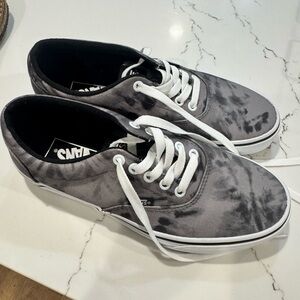 Men’s vans tie die, worn one time like mew condition